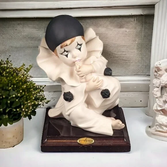 Vintage Guiseppi Armani Pierrot Sucking Toe 6" Statue/Figurine 0749P